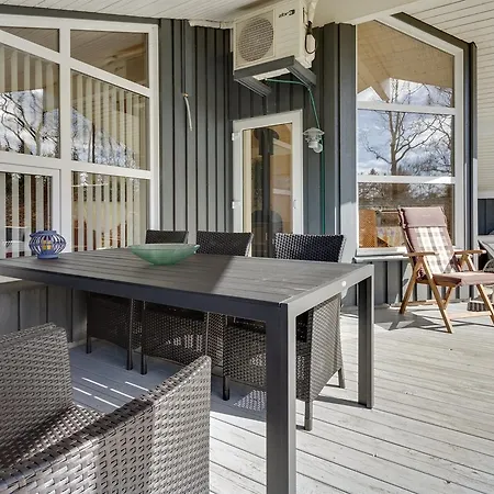 Three-bedroom Holiday In Hals