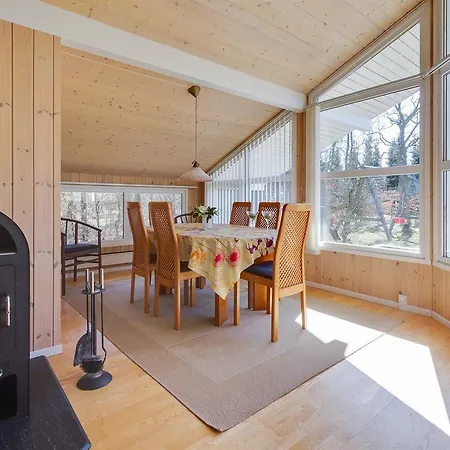 Three-bedroom Holiday In * Hals