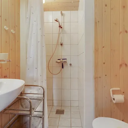 Three-bedroom Holiday In Hals