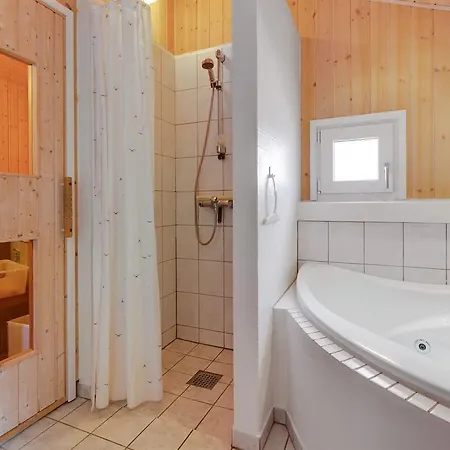 Three-bedroom Holiday In Tatil Evi *